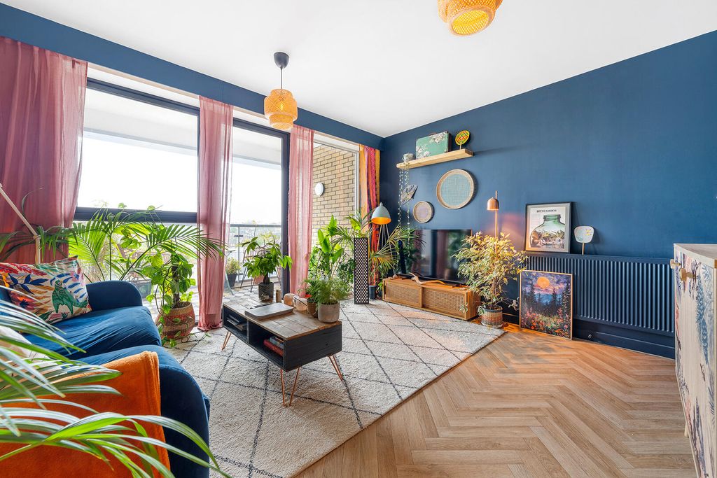 Property photo 2 of 15 Living Room