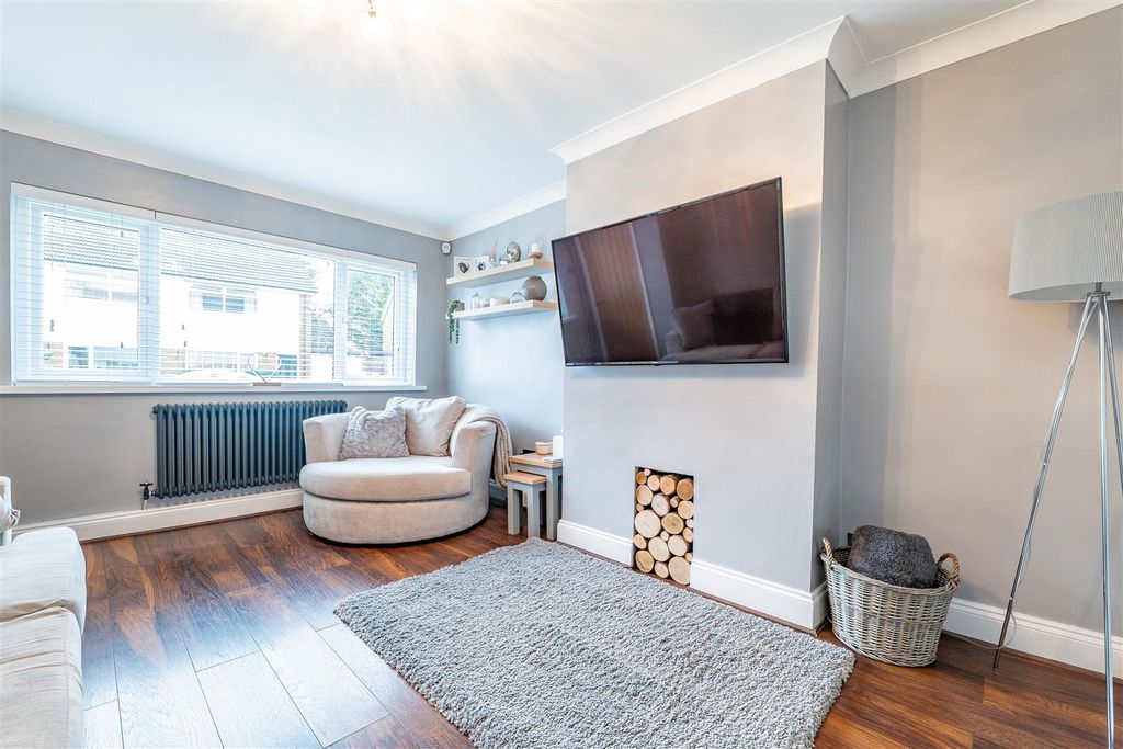 Property photo 2 of 23 Lounge