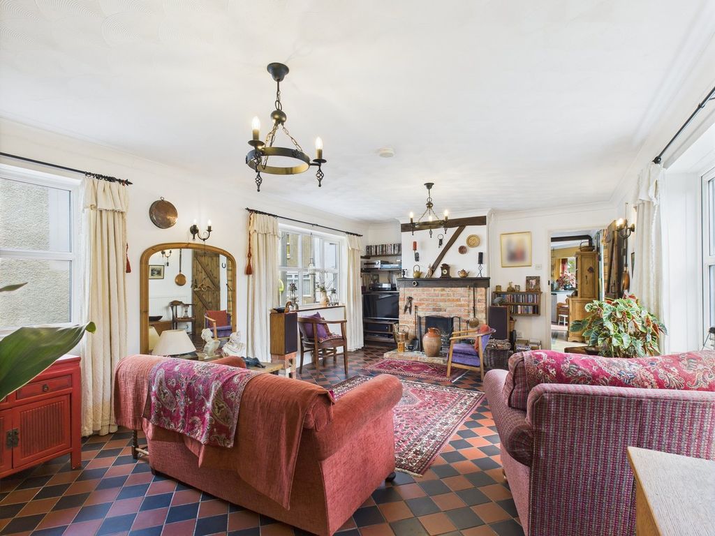 Property photo 2 of 26