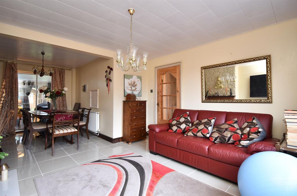 Property photo 3 of 18 Living Room