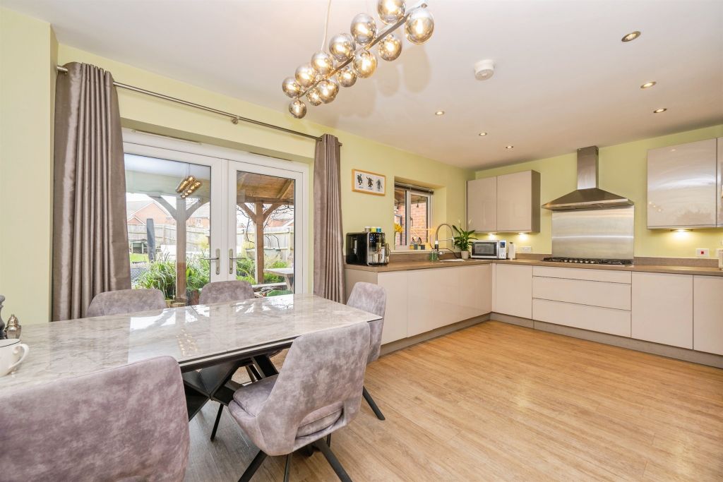 Property photo 3 of 20 Kitchen Diner: