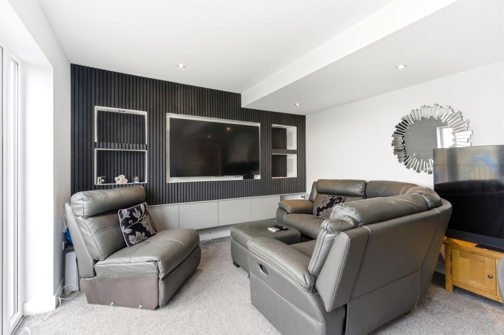 Property photo 3 of 26 5124974