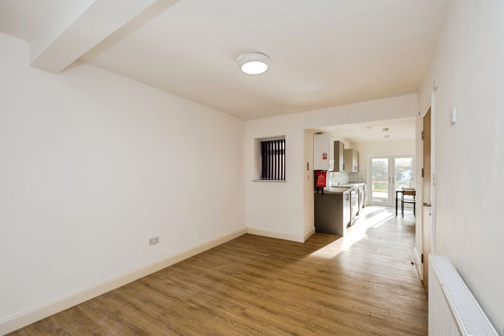 Property photo 3 of 19 Pbox-Img.Jpg