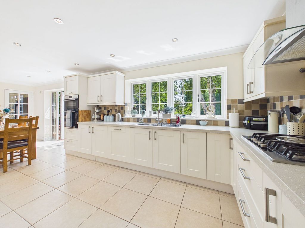 Property photo 2 of 29 Dining Kitchen