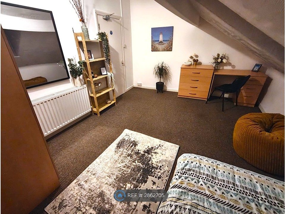 Property photo 1 of 10 Room 5