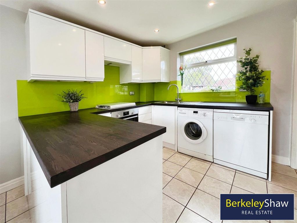 Property photo 2 of 22 Breakfast Kitchen