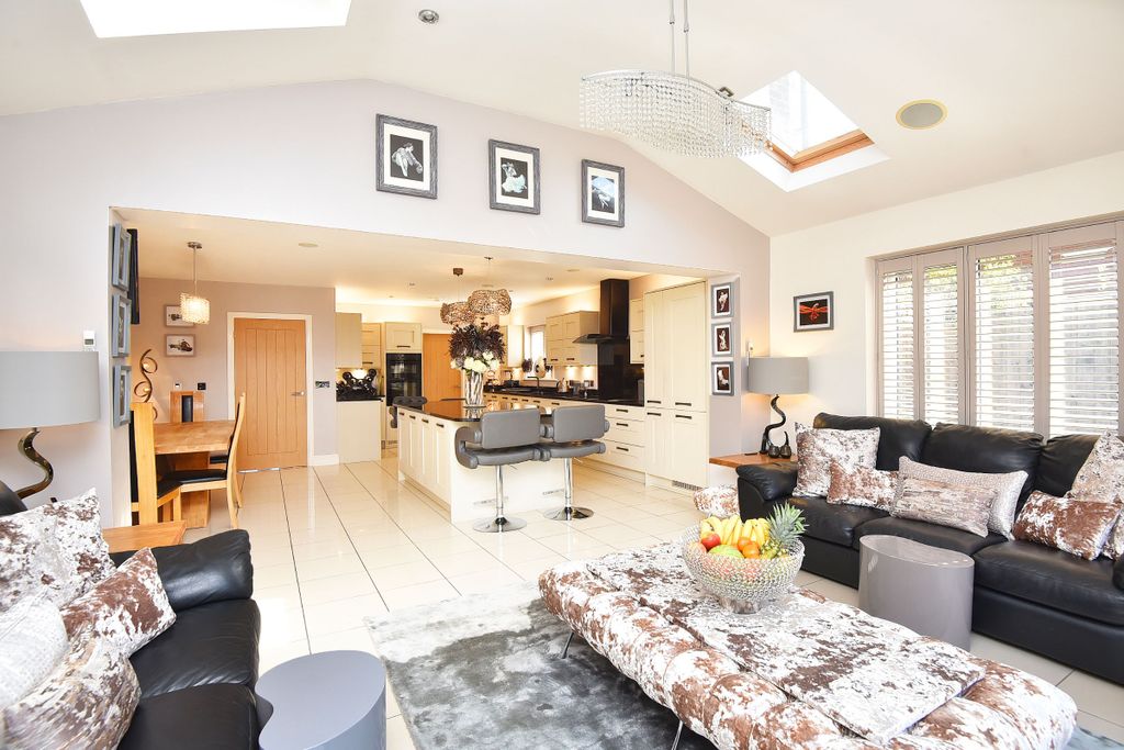 Property photo 1 of 37