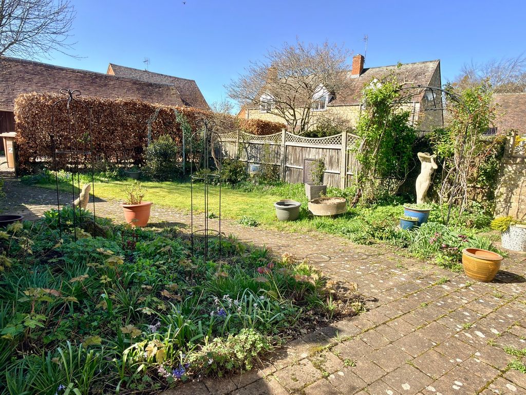 Property photo 2 of 11