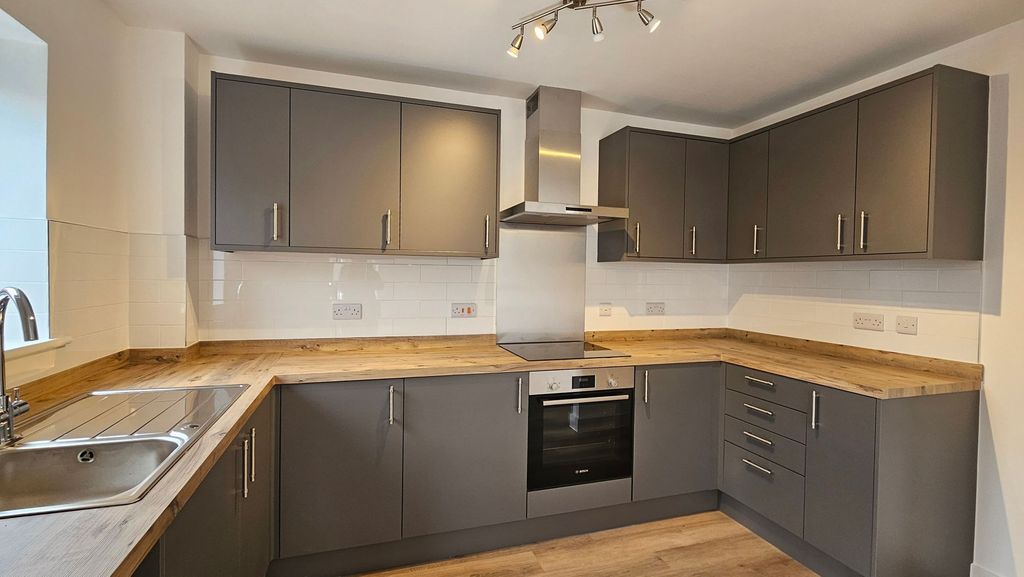 Property photo 3 of 8 Photo 9