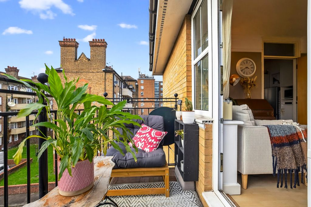 Property photo 1 of 21 Balcony