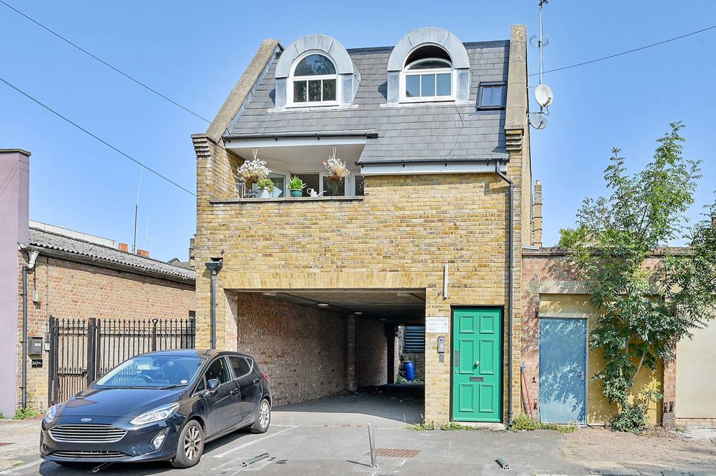 Property photo 2 of 9