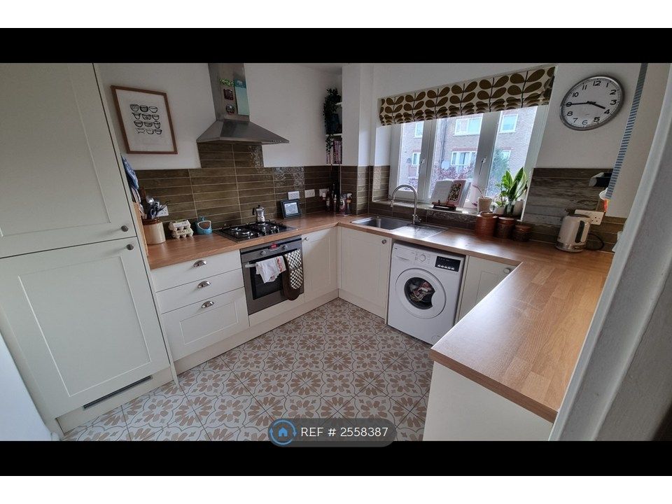 Property photo 1 of 11 Kitchen