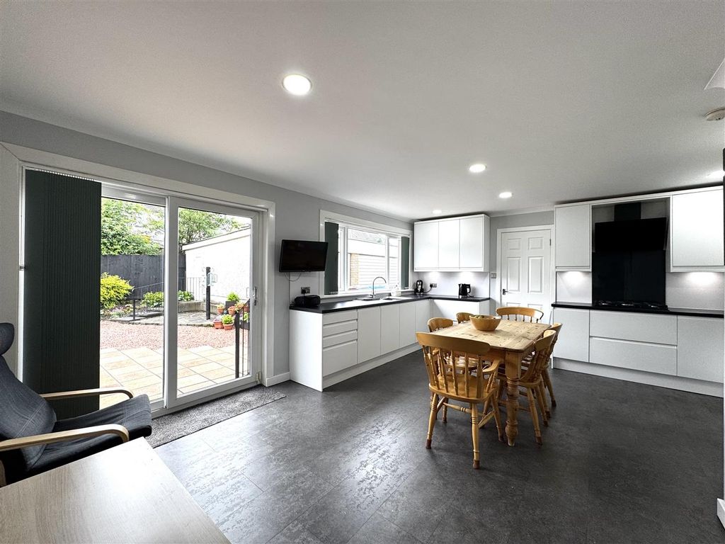 Property photo 2 of 27 Dining/Kitchen