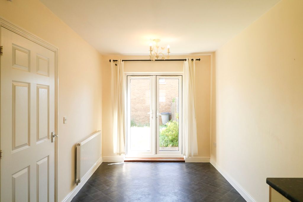 Property photo 3 of 20 Dining Area
