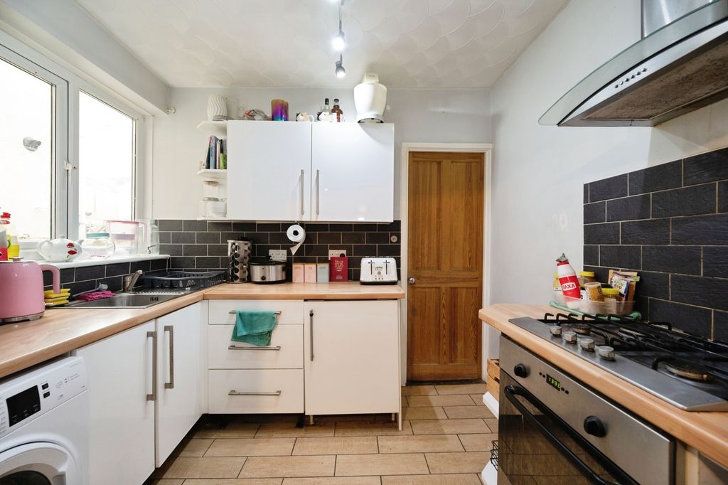 Property photo 3 of 10 Pbox-Img.Jpg