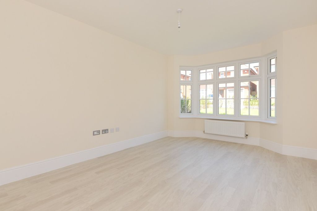 Property photo 3 of 8 4215615