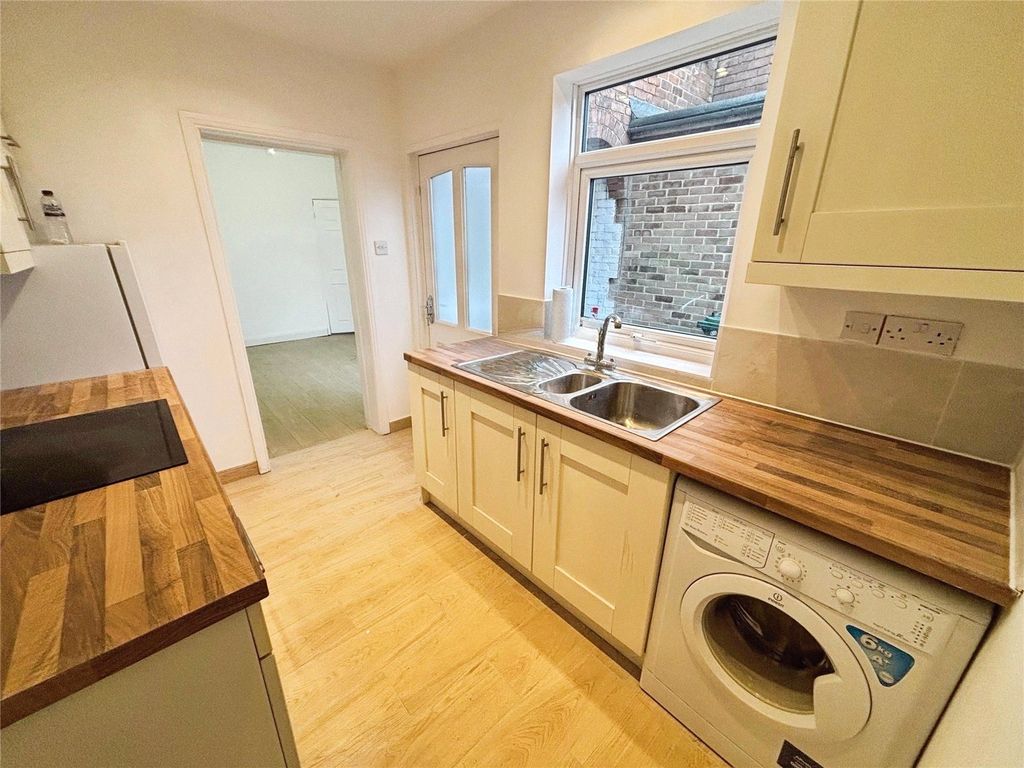 Property photo 2 of 12 Kitchen