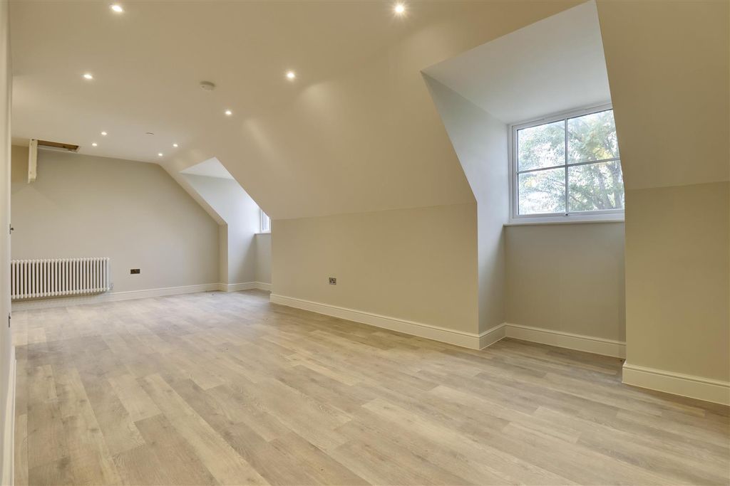 Property photo 2 of 9 A99914A7-84F7-444A-A9D9-Bc1Ebd79E0D2_1_201_A.Jpeg