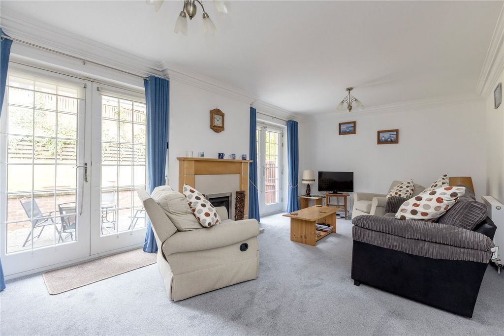 Property photo 2 of 29 Hillpark Brae 10