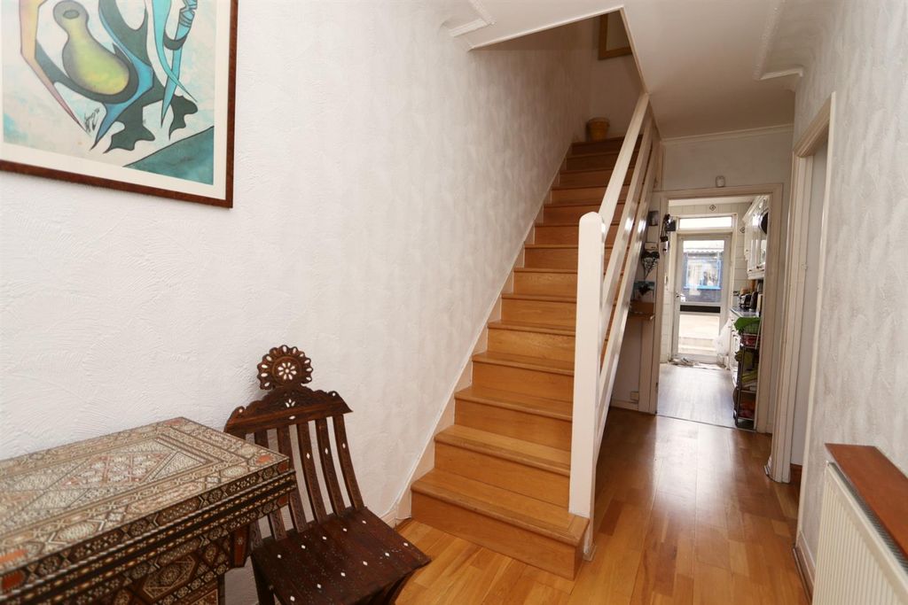 Property photo 2 of 14 Hallway
