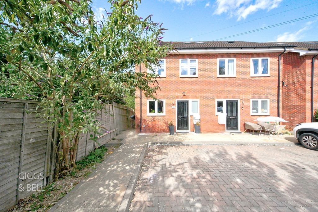 Property photo 1 of 16 4311960