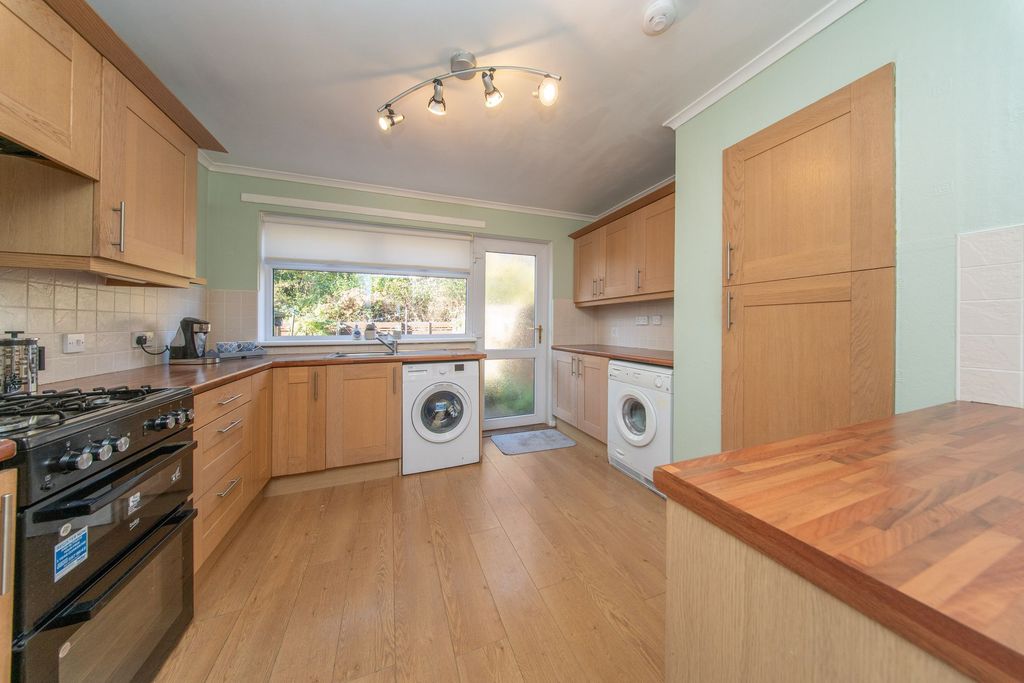 Property photo 3 of 27 Kitchen