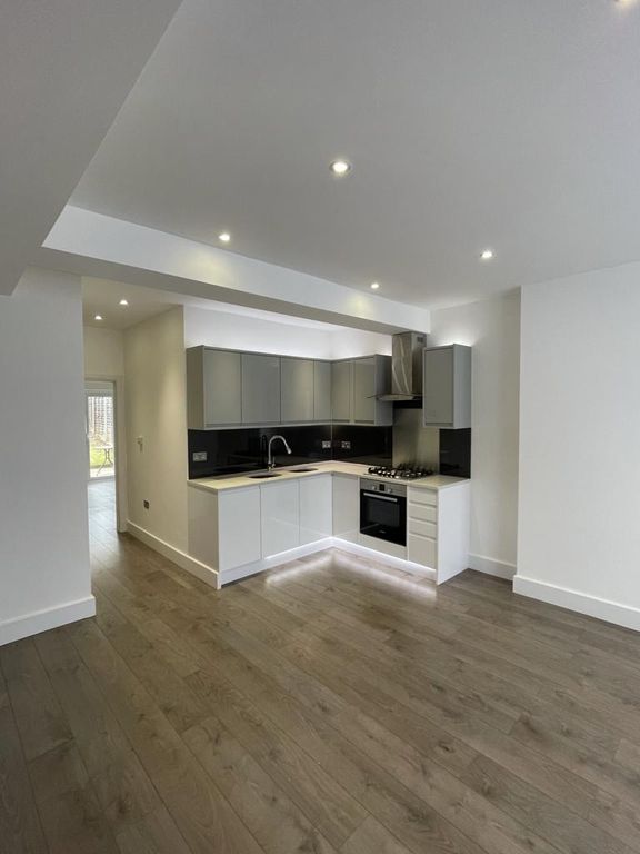 Property photo 3 of 11 Gallery