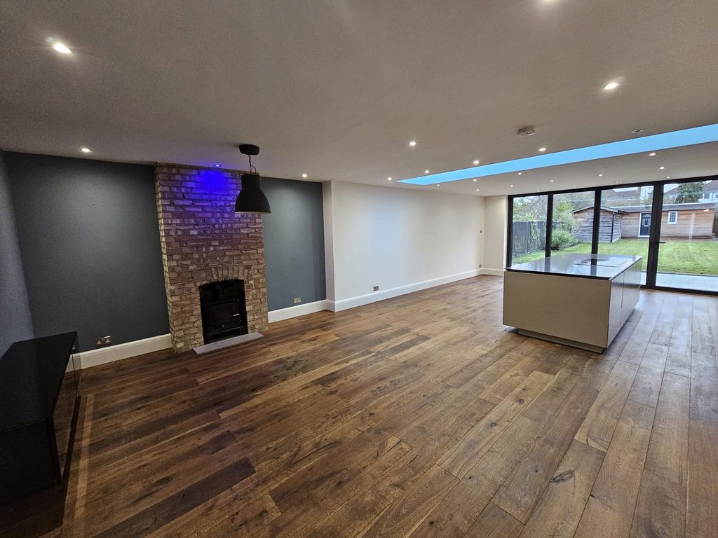 Property photo 3 of 24
