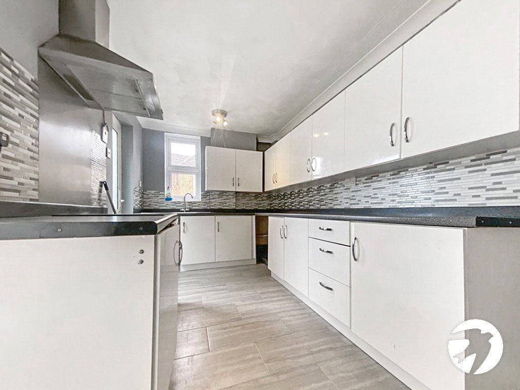 Property photo 2 of 12 Picture No. 11