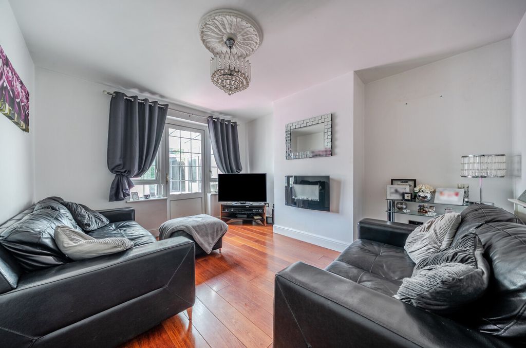 Property photo 2 of 13 1527813-24-1A0F71...