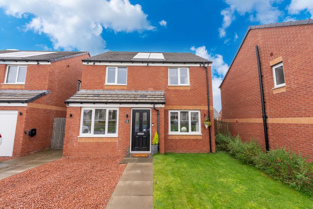 Property photo 1 of 46 4 Bedroom Detached For Sale