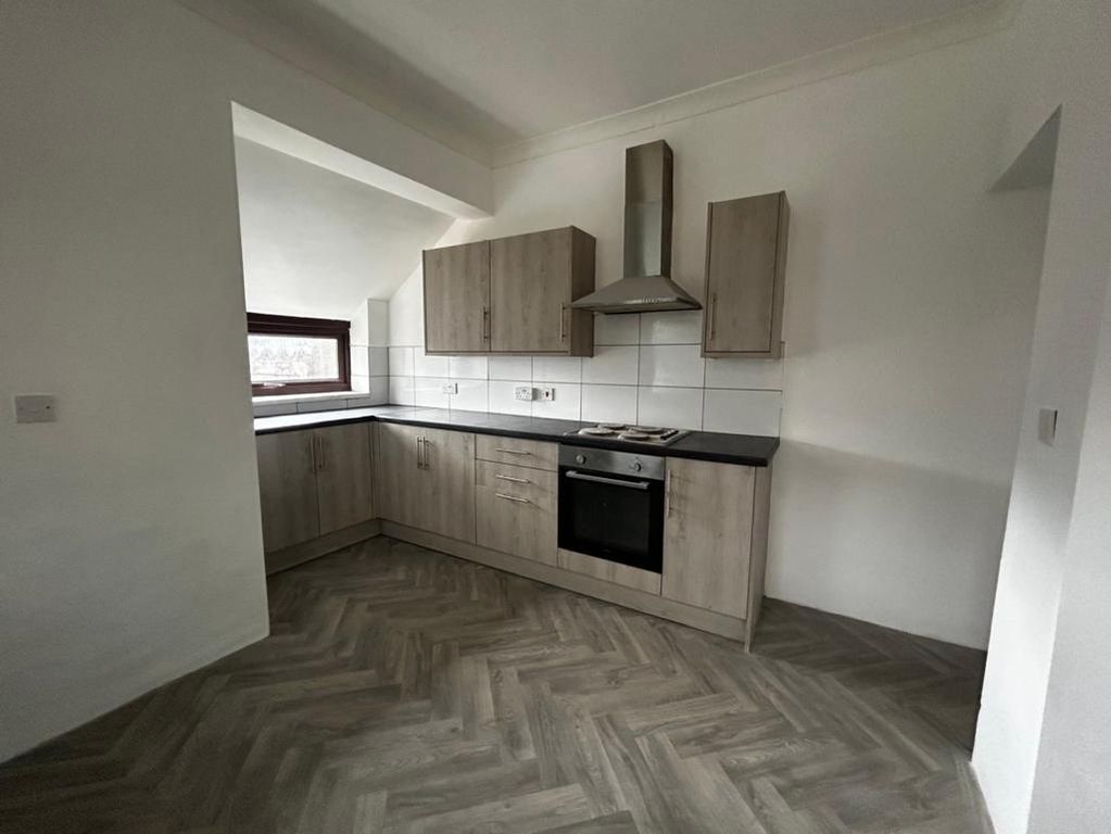 Property photo 3 of 10 Kitchen