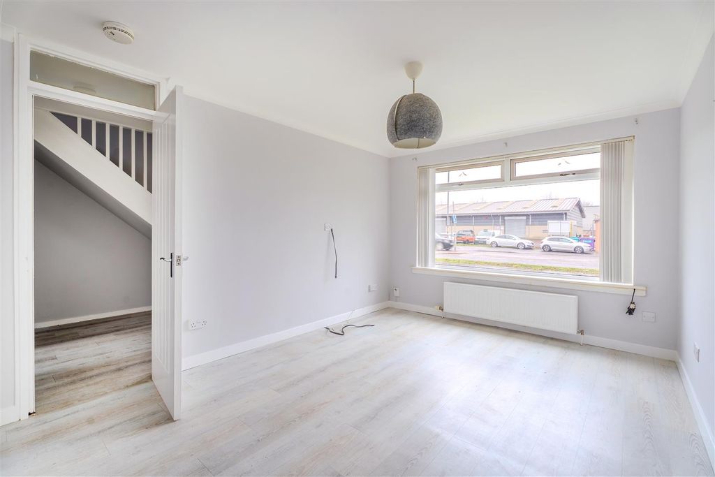 Property photo 3 of 17 520 Glasgow-9.Jpg