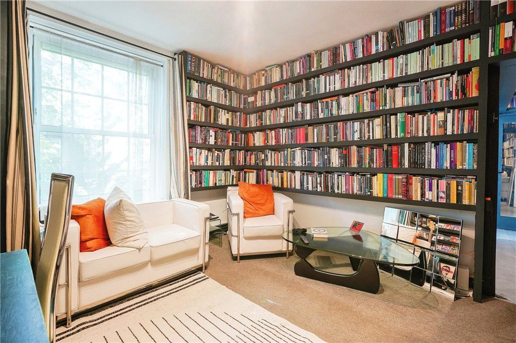 Property photo 3 of 16 Lounge