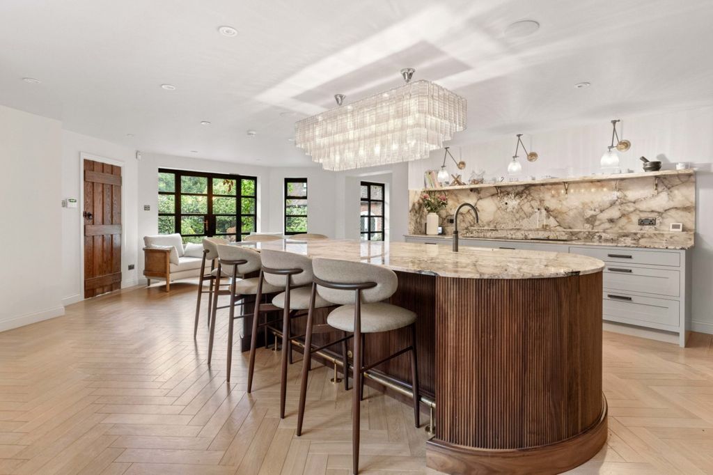 Property photo 3 of 32 Bespoke Kitchen