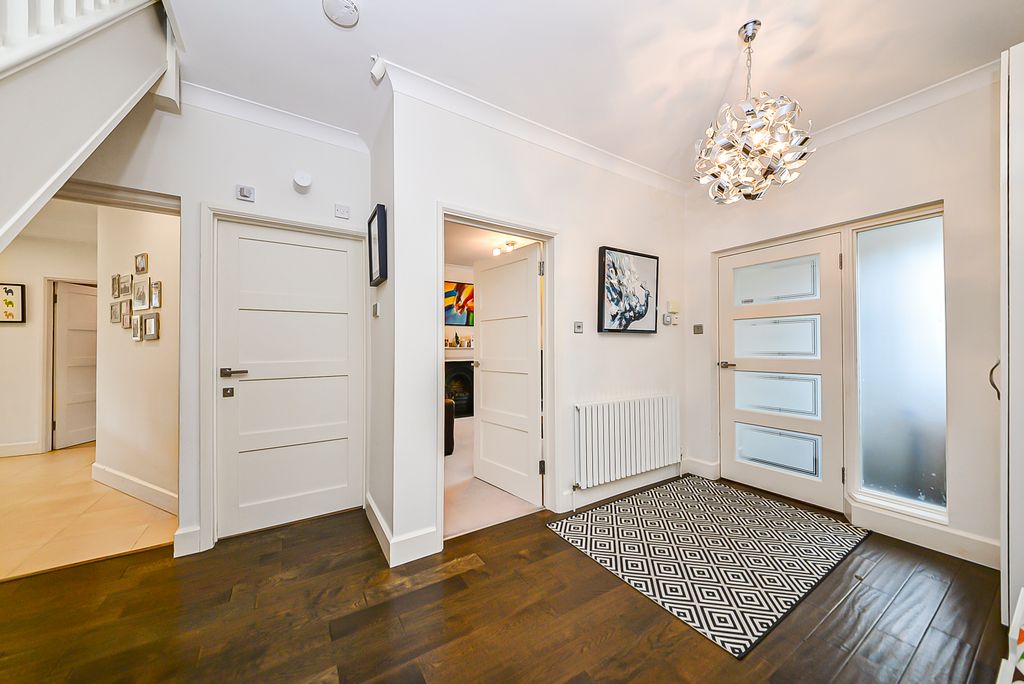 Property photo 2 of 23