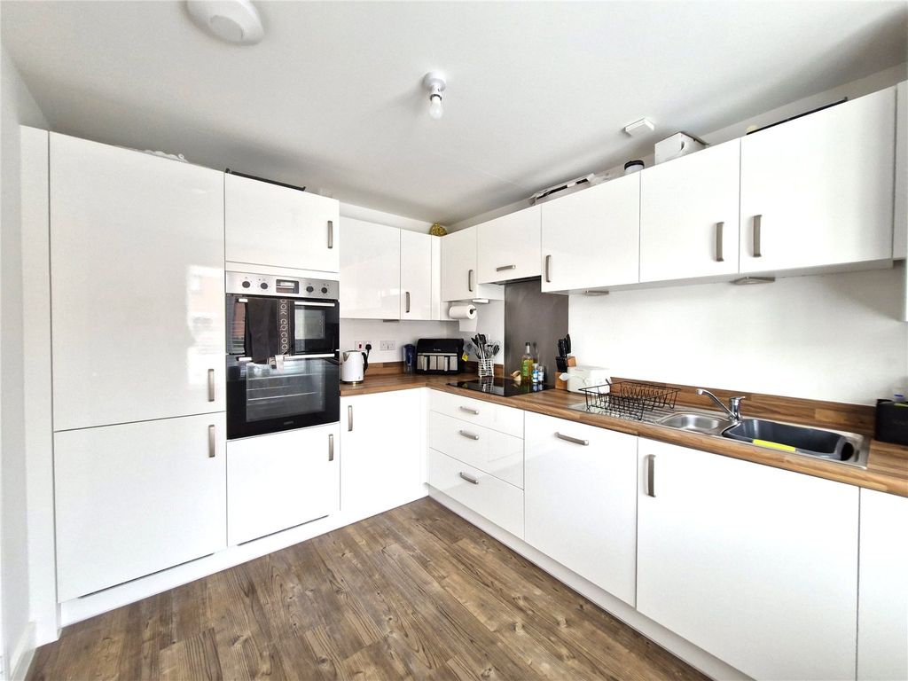 Property photo 2 of 11 Picture No. 16