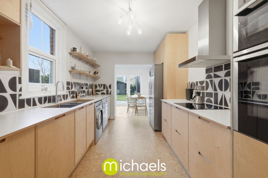 Property photo 3 of 31