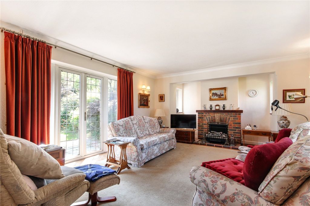 Property photo 3 of 8 Sitting Room