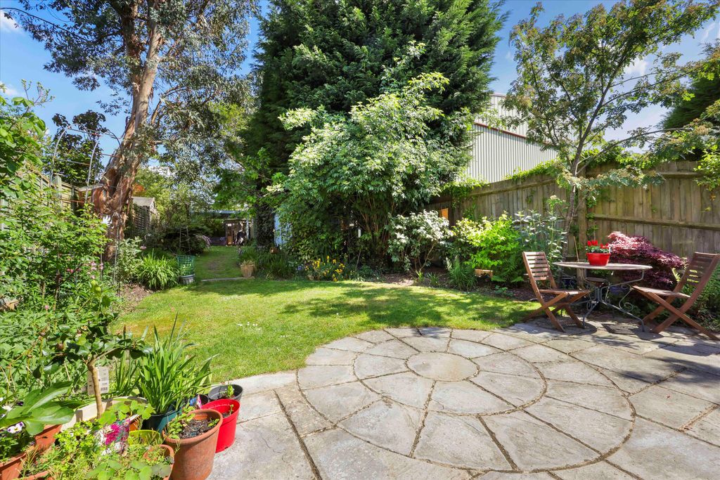 Property photo 2 of 18 Image