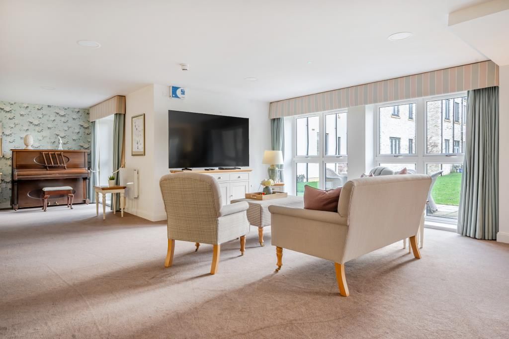 Property photo 3 of 17 Living Area