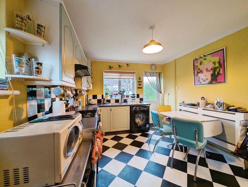 Property photo 3 of 11 Photo 8