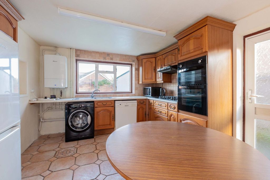 Property photo 3 of 16