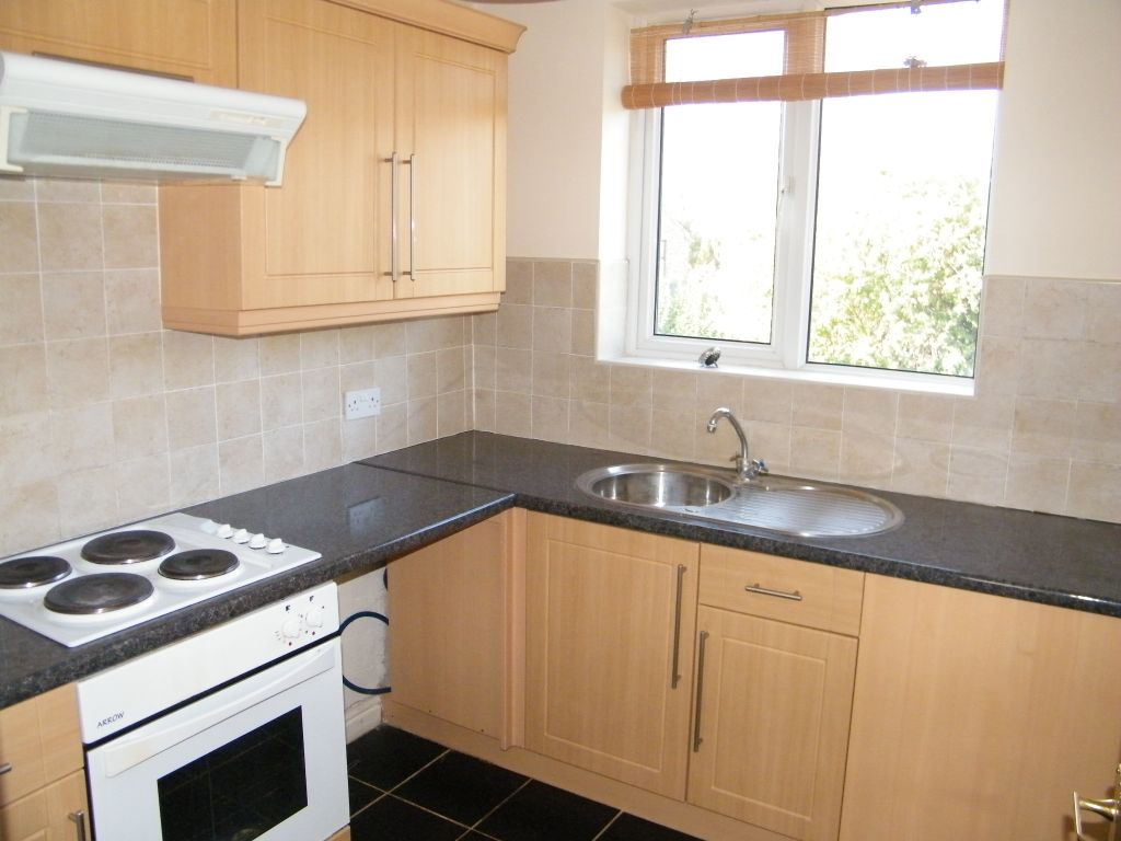 Property photo 1 of 4 Kitchen