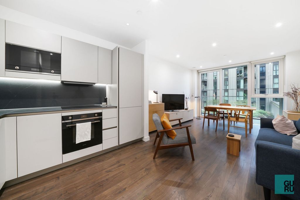 Property photo 2 of 21