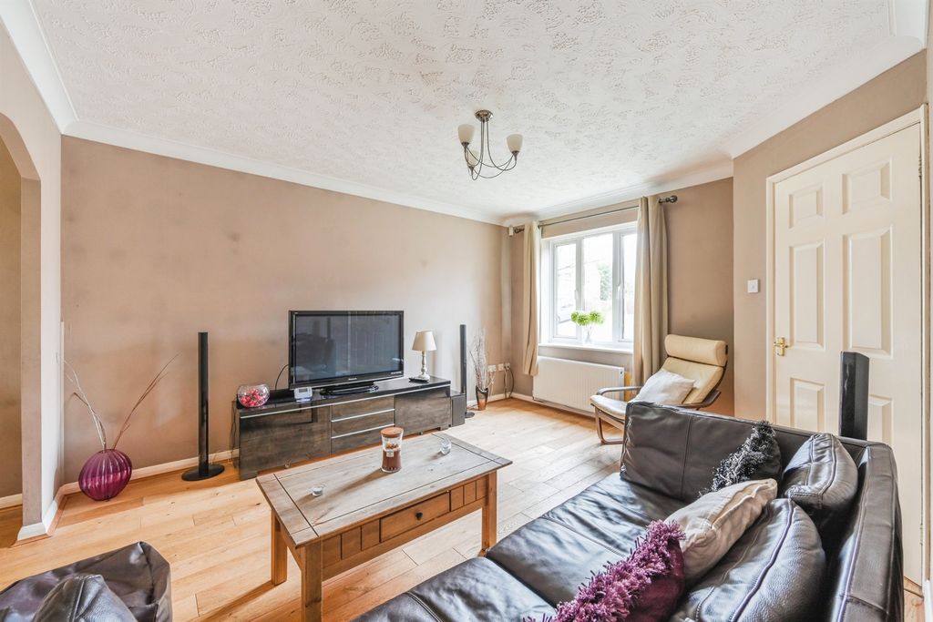 Property photo 2 of 17
