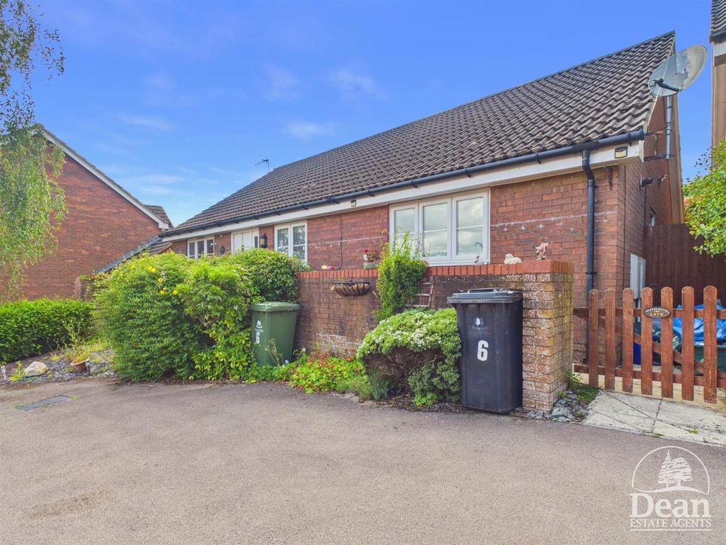 Property photo 1 of 15 Outside Front