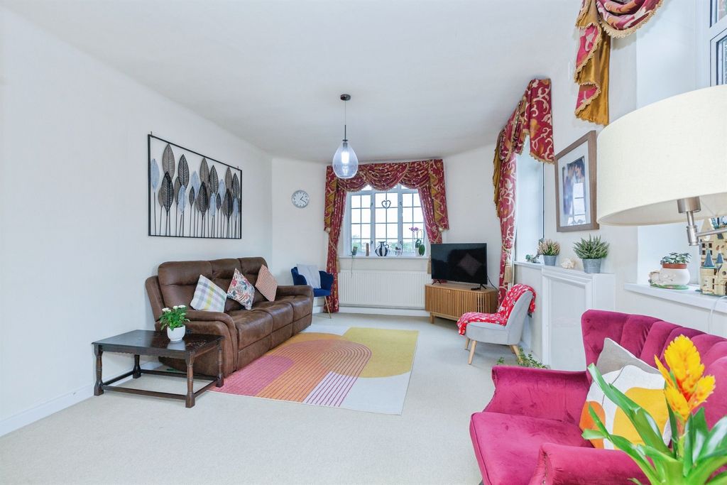 Property photo 2 of 18