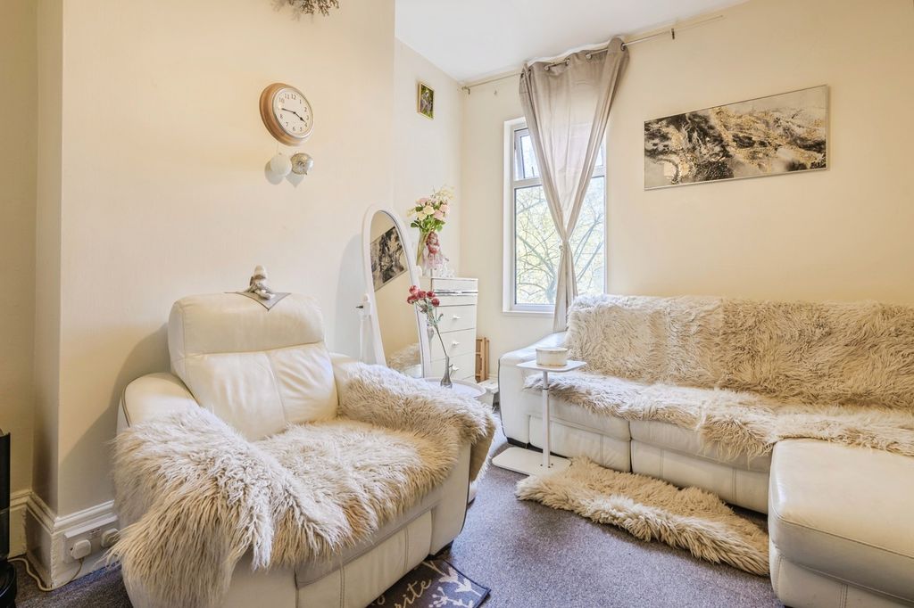 Property photo 3 of 14 Photo