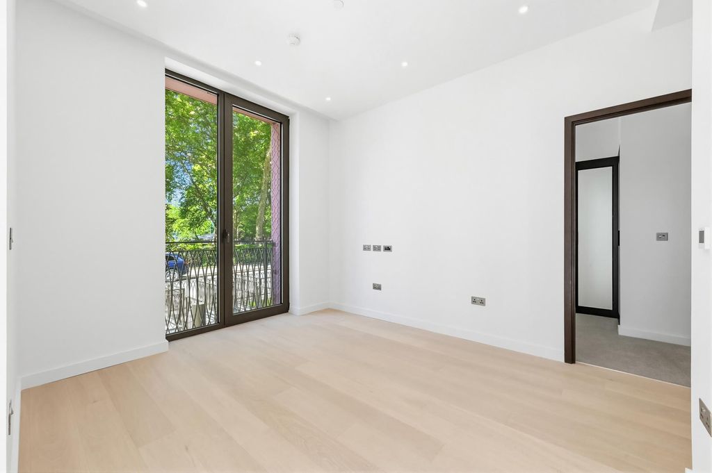 Property photo 1 of 2